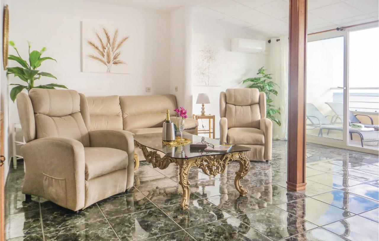 2 Bedroom Stunning Apartment In Торевиеха Екстериор снимка