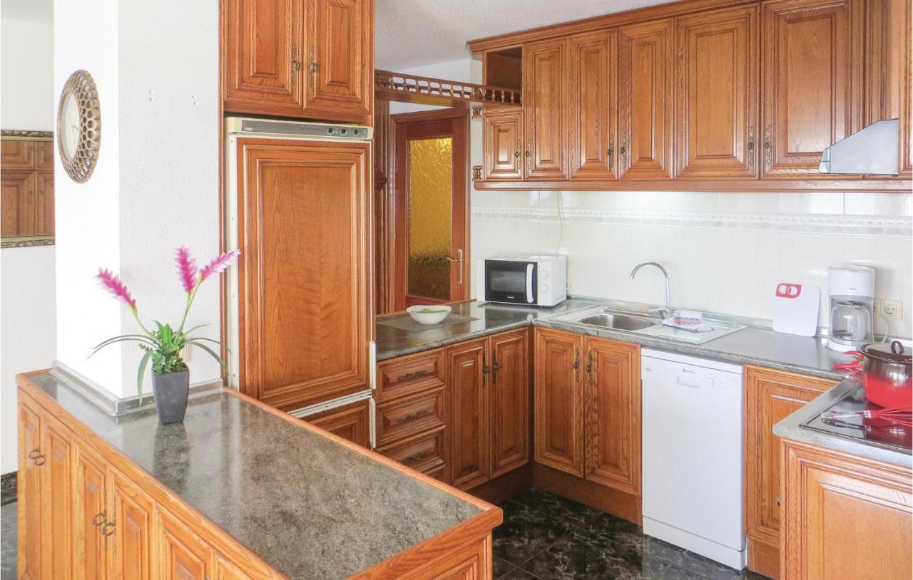2 Bedroom Stunning Apartment In Торевиеха Екстериор снимка