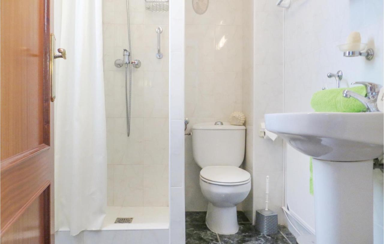 2 Bedroom Stunning Apartment In Торевиеха Екстериор снимка