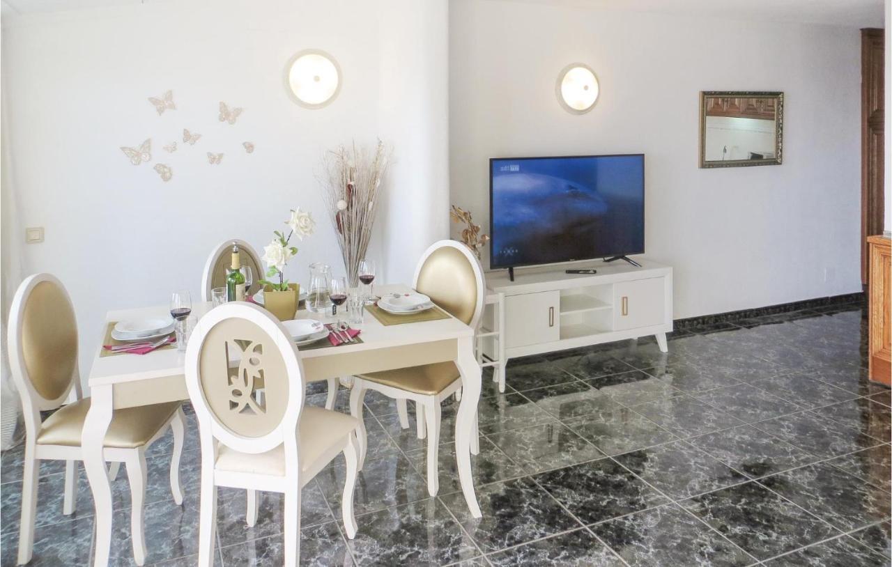 2 Bedroom Stunning Apartment In Торевиеха Екстериор снимка