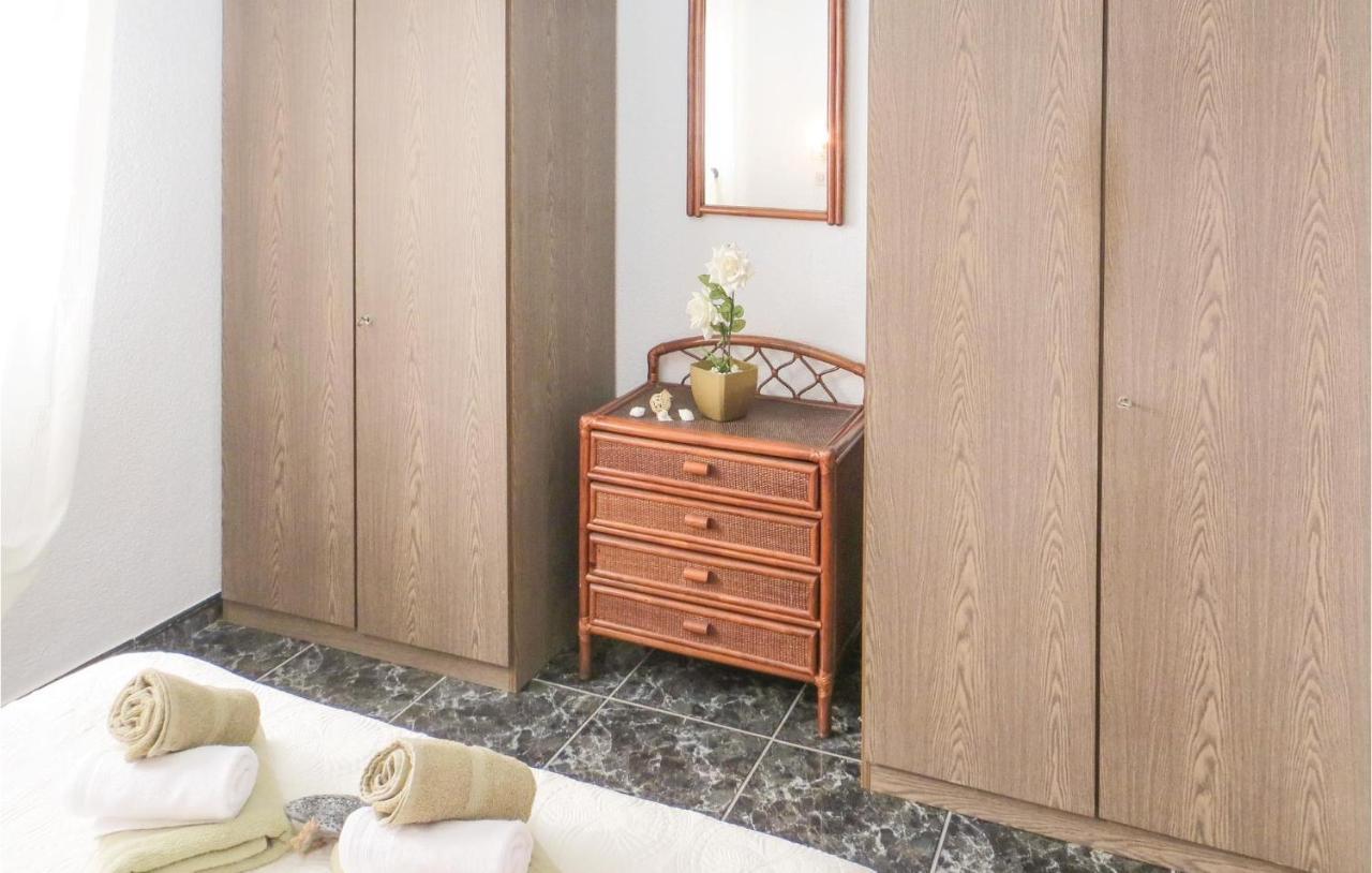 2 Bedroom Stunning Apartment In Торевиеха Екстериор снимка