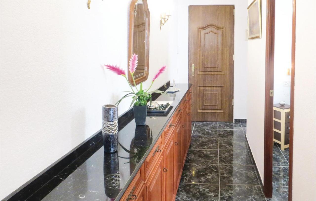 2 Bedroom Stunning Apartment In Торевиеха Екстериор снимка